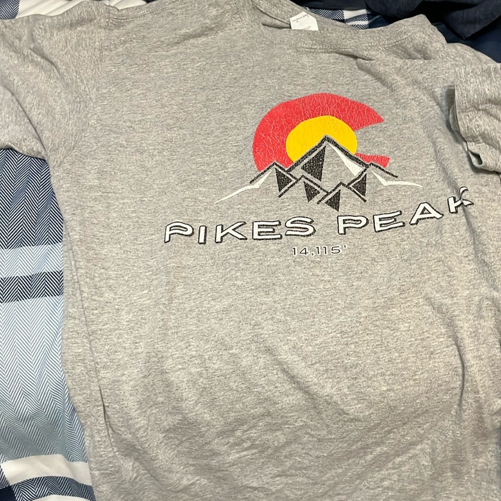 Gildan Gray pikes Peak T-shirt